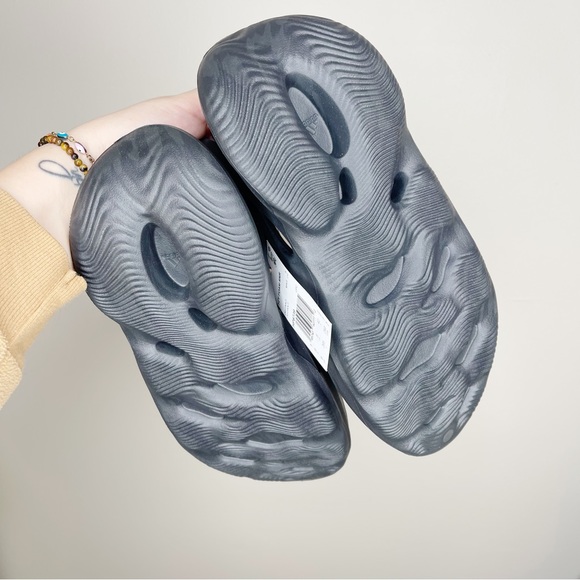 NWB adidas Yeezy Foam RNR - Picture 9 of 9